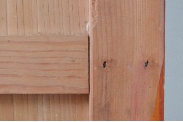 アンティーク建具　松材　重厚感のある佇まいが魅力の蔵戸1枚(玄関戸、引き戸)(R-079627)