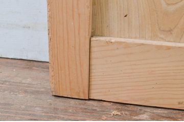 アンティーク建具　松材　重厚感のある佇まいが魅力の蔵戸1枚(玄関戸、引き戸)(R-079627)
