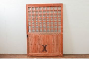 アンティーク建具　松材　和の貫禄を漂わせる升目(マス目)格子蔵戸1枚(きつね格子、狐格子、引き戸、玄関戸)(R-079628)