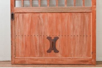 アンティーク建具　松材　和の貫禄を漂わせる升目(マス目)格子蔵戸1枚(きつね格子、狐格子、引き戸、玄関戸)(R-079628)