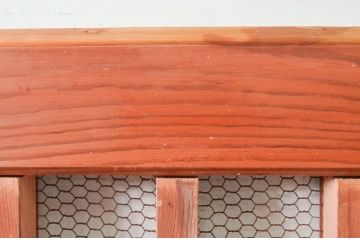 アンティーク建具　松材　和の貫禄を漂わせる升目(マス目)格子蔵戸1枚(きつね格子、狐格子、引き戸、玄関戸)(R-079628)