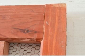 アンティーク建具　松材　和の貫禄を漂わせる升目(マス目)格子蔵戸1枚(きつね格子、狐格子、引き戸、玄関戸)(R-079628)