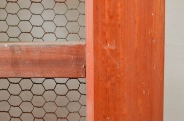 アンティーク建具　松材　和の貫禄を漂わせる升目(マス目)格子蔵戸1枚(きつね格子、狐格子、引き戸、玄関戸)(R-079628)