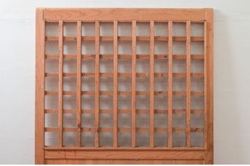 アンティーク建具　松材　和の貫禄を漂わせる升目(マス目)格子蔵戸1枚(きつね格子、狐格子、引き戸、玄関戸)(R-079628)