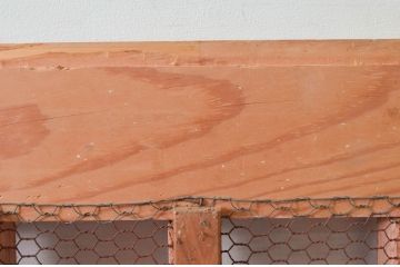 アンティーク建具　松材　和の貫禄を漂わせる升目(マス目)格子蔵戸1枚(きつね格子、狐格子、引き戸、玄関戸)(R-079628)