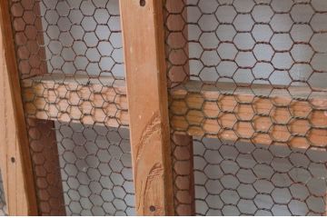 アンティーク建具　松材　和の貫禄を漂わせる升目(マス目)格子蔵戸1枚(きつね格子、狐格子、引き戸、玄関戸)(R-079628)