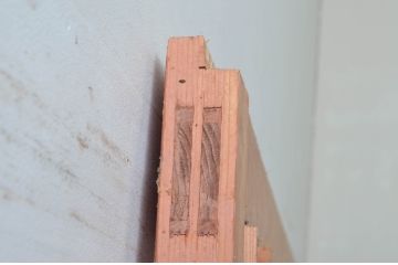 アンティーク建具　松材　和の貫禄を漂わせる升目(マス目)格子蔵戸1枚(きつね格子、狐格子、引き戸、玄関戸)(R-079628)