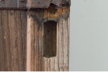 アンティーク建具　総栗材　味わい深い木の風合いが魅力的な蔵戸1枚(引き戸、玄関戸)(R-079629)