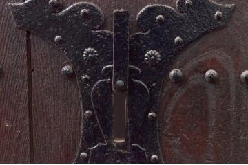 アンティーク建具　総欅(ケヤキ)材　堂々とした佇まいが存在感を放つガラス入り格子蔵戸1枚(玄関戸、格子戸、引き戸)(R-079630)