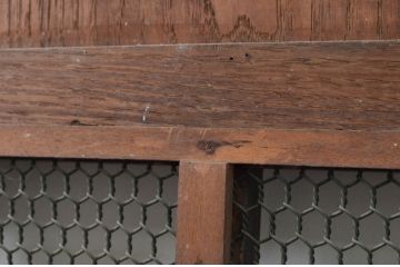 アンティーク建具　総栗材　時代の流れを感じさせる升目(マス目)格子蔵戸1枚(きつね格子、狐格子、引き戸、玄関戸、格子戸)(R-079631)