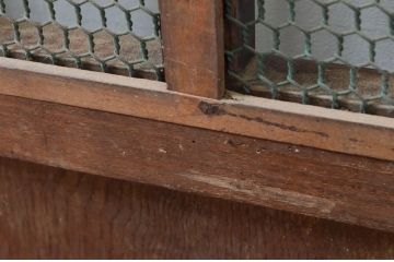 アンティーク建具　総栗材　時代の流れを感じさせる升目(マス目)格子蔵戸1枚(きつね格子、狐格子、引き戸、玄関戸、格子戸)(R-079631)