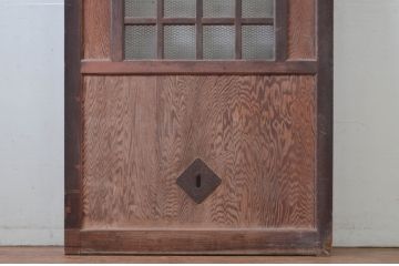 アンティーク建具　総栗材　時代の流れを感じさせる升目(マス目)格子蔵戸1枚(きつね格子、狐格子、引き戸、玄関戸、格子戸)(R-079633)
