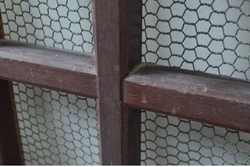 アンティーク建具　総栗材　時代の流れを感じさせる升目(マス目)格子蔵戸1枚(きつね格子、狐格子、引き戸、玄関戸、格子戸)(R-079633)