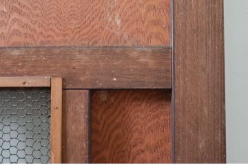 アンティーク建具　総栗材　時代の流れを感じさせる升目(マス目)格子蔵戸1枚(きつね格子、狐格子、引き戸、玄関戸、格子戸)(R-079633)