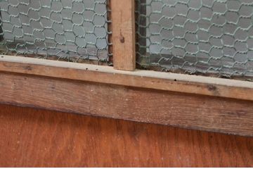 アンティーク建具　総栗材　時代の流れを感じさせる升目(マス目)格子蔵戸1枚(きつね格子、狐格子、引き戸、玄関戸、格子戸)(R-079633)