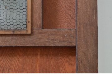 アンティーク建具　総栗材　時代の流れを感じさせる升目(マス目)格子蔵戸1枚(きつね格子、狐格子、引き戸、玄関戸、格子戸)(R-079633)