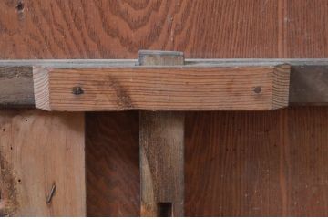 アンティーク建具　総栗材　時代の流れを感じさせる升目(マス目)格子蔵戸1枚(きつね格子、狐格子、引き戸、玄関戸、格子戸)(R-079633)