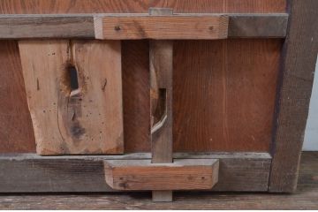 アンティーク建具　総栗材　時代の流れを感じさせる升目(マス目)格子蔵戸1枚(きつね格子、狐格子、引き戸、玄関戸、格子戸)(R-079633)
