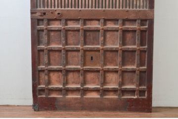 アンティーク建具　総欅(ケヤキ)材　堂々とした佇まいが存在感を放つ格子蔵戸1枚(玄関戸、格子戸、引き戸)(R-079634)