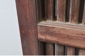 アンティーク建具　総欅(ケヤキ)材　堂々とした佇まいが存在感を放つ格子蔵戸1枚(玄関戸、格子戸、引き戸)(R-079634)