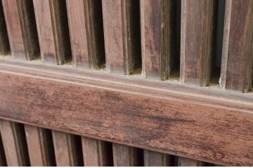 アンティーク建具　総欅(ケヤキ)材　堂々とした佇まいが存在感を放つ格子蔵戸1枚(玄関戸、格子戸、引き戸)(R-079634)