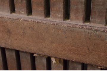アンティーク建具　総欅(ケヤキ)材　堂々とした佇まいが存在感を放つ格子蔵戸1枚(玄関戸、格子戸、引き戸)(R-079634)