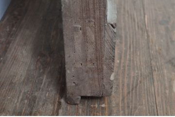 アンティーク建具　総欅(ケヤキ)材　堂々とした佇まいが存在感を放つ格子蔵戸1枚(玄関戸、格子戸、引き戸)(R-079634)