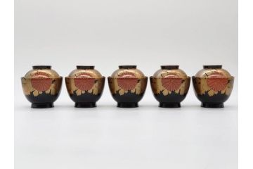 輪島塗　蒔絵　吸物椀　金彩の艶やかなデザインが見事なお椀5客セット(菊、牡丹、花、木製、漆器、漆芸、金彩、和食器、蓋付き)(R-079643)