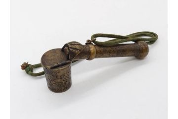 古銅　彫金　家紋　獅子　トンボ　細かな細工に惹かれる矢立(ライオン、とんぼ、蜻蛉、書道具、筆記用具、文具、携帯用)(R-079646)