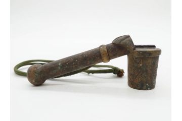 古銅　彫金　家紋　獅子　トンボ　細かな細工に惹かれる矢立(ライオン、とんぼ、蜻蛉、書道具、筆記用具、文具、携帯用)(R-079646)