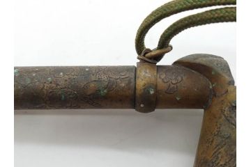 古銅　彫金　家紋　獅子　トンボ　細かな細工に惹かれる矢立(ライオン、とんぼ、蜻蛉、書道具、筆記用具、文具、携帯用)(R-079646)