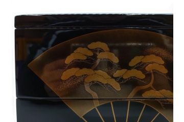 総本家濱田屋　輪島塗　漆器　木製　金蒔絵　平台付　扇面　松竹梅　格式高い雰囲気の二段重(菊、花、お重、重箱、黄袋付き、共箱付き)(R-079652)