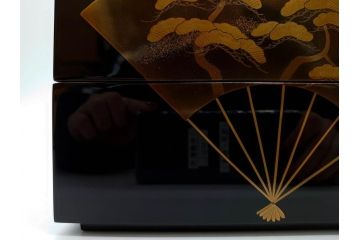 総本家濱田屋　輪島塗　漆器　木製　金蒔絵　平台付　扇面　松竹梅　格式高い雰囲気の二段重(菊、花、お重、重箱、黄袋付き、共箱付き)(R-079652)