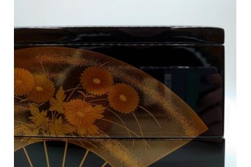 総本家濱田屋　輪島塗　漆器　木製　金蒔絵　平台付　扇面　松竹梅　格式高い雰囲気の二段重(菊、花、お重、重箱、黄袋付き、共箱付き)(R-079652)