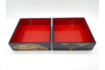 総本家濱田屋　輪島塗　漆器　木製　金蒔絵　平台付　扇面　松竹梅　格式高い雰囲気の二段重(菊、花、お重、重箱、黄袋付き、共箱付き)(R-079652)