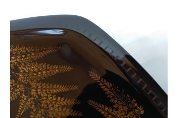 漆芸家 音丸香　蒟醤塗　漆器　木製　繊細な金彩のデザインが美しい羊歯文きんま香盆(シダ、植物、茶道、香道具、六角、お盆、トレイ、トレー、黄袋付き、共箱付き)(R-079654)