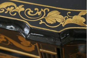 ビンテージ　高級品!!　エレガントで華やかな空間を演出してくれるシノワズリ様式のサイドボード(サイドキャビネット、収納棚、戸棚、コンソールテーブル、飾り台、ディスプレイ台、花台、ヴィンテージ、店舗什器)(R-079658)