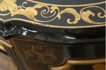 ビンテージ　高級品!!　エレガントで華やかな空間を演出してくれるシノワズリ様式のサイドボード(サイドキャビネット、収納棚、戸棚、コンソールテーブル、飾り台、ディスプレイ台、花台、ヴィンテージ、店舗什器)(R-079658)