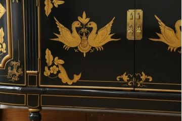 ビンテージ　高級品!!　エレガントで華やかな空間を演出してくれるシノワズリ様式のサイドボード(サイドキャビネット、収納棚、戸棚、コンソールテーブル、飾り台、ディスプレイ台、花台、ヴィンテージ、店舗什器)(R-079658)
