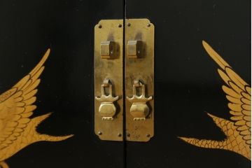ビンテージ　高級品!!　エレガントで華やかな空間を演出してくれるシノワズリ様式のサイドボード(サイドキャビネット、収納棚、戸棚、コンソールテーブル、飾り台、ディスプレイ台、花台、ヴィンテージ、店舗什器)(R-079658)