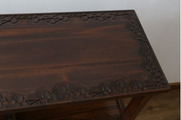 中古　美品　伝統工芸・軽井沢彫り　桜の彫り装飾を存分に楽しめるおすすめの飾り棚(茶棚、違い棚、収納棚、戸棚、引き出し)(R-079665)