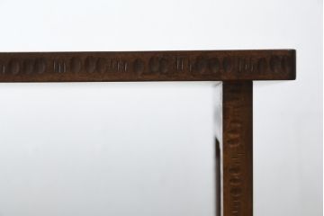中古　美品　伝統工芸・軽井沢彫り　桜の彫り装飾を存分に楽しめるおすすめの飾り棚(茶棚、違い棚、収納棚、戸棚、引き出し)(R-079665)