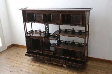 和製ビンテージ　美品!!　高級品　希少な大型サイズ　六尺　シャム柿(ジリコテ)材　上品な佇まいで和の雰囲気を引き立てる飾り棚(茶棚、収納棚、戸棚、違い棚、ヴィンテージ)(R-079666)