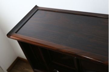 和製ビンテージ　美品!!　高級品　希少な大型サイズ　六尺　シャム柿(ジリコテ)材　上品な佇まいで和の雰囲気を引き立てる飾り棚(茶棚、収納棚、戸棚、違い棚、ヴィンテージ)(R-079666)