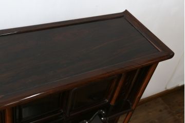 和製ビンテージ　美品!!　高級品　希少な大型サイズ　六尺　シャム柿(ジリコテ)材　上品な佇まいで和の雰囲気を引き立てる飾り棚(茶棚、収納棚、戸棚、違い棚、ヴィンテージ)(R-079666)