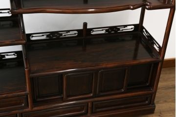 和製ビンテージ　美品!!　高級品　希少な大型サイズ　六尺　シャム柿(ジリコテ)材　上品な佇まいで和の雰囲気を引き立てる飾り棚(茶棚、収納棚、戸棚、違い棚、ヴィンテージ)(R-079666)