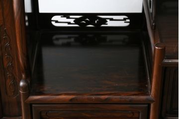 和製ビンテージ　美品!!　高級品　希少な大型サイズ　六尺　シャム柿(ジリコテ)材　上品な佇まいで和の雰囲気を引き立てる飾り棚(茶棚、収納棚、戸棚、違い棚、ヴィンテージ)(R-079666)