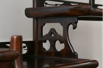 和製ビンテージ　美品!!　高級品　希少な大型サイズ　六尺　シャム柿(ジリコテ)材　上品な佇まいで和の雰囲気を引き立てる飾り棚(茶棚、収納棚、戸棚、違い棚、ヴィンテージ)(R-079666)