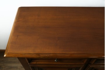 中古　美品　VARO,S.A. VALENTI(バロッサバレンティ)　クラシカルなデザインのサイドボード　定価約150万円　(R-079667)
