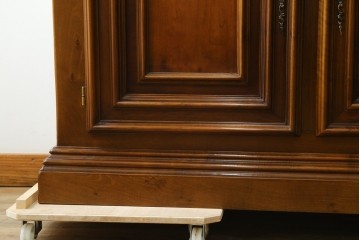 中古　美品　VARO,S.A. VALENTI(バロッサバレンティ)　クラシカルなデザインのサイドボード　定価約150万円　(R-079667)